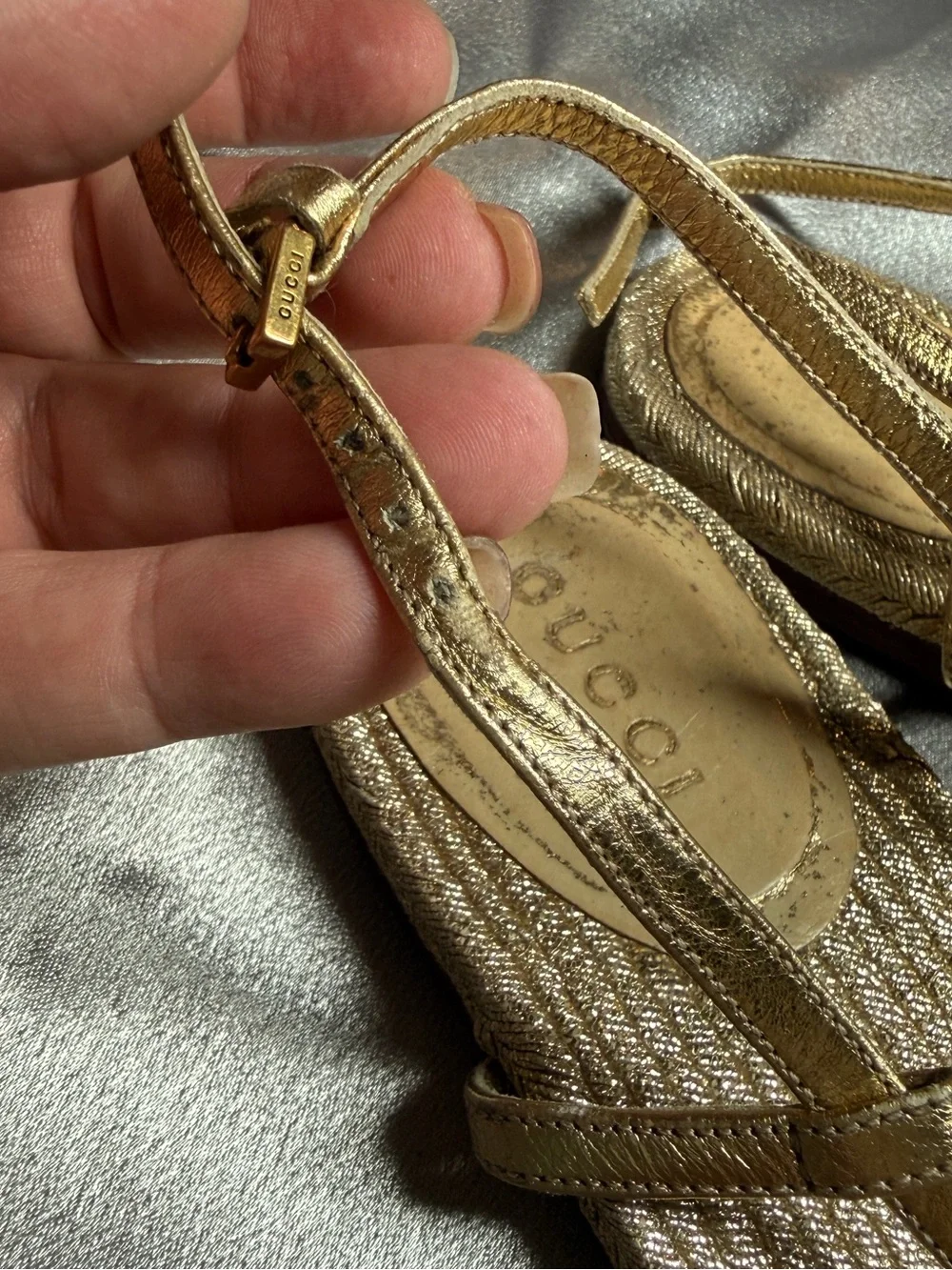 Vintage GUCCI Gold Metallic Leather & Jute Flat Thong Espadrille Sandals 38 US 8